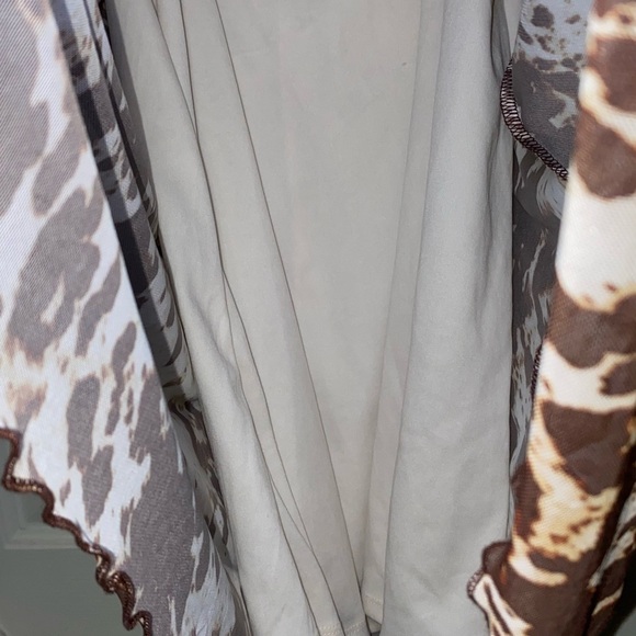 Arizona Jean CO Animal Print Blouse - Picture 6 of 8